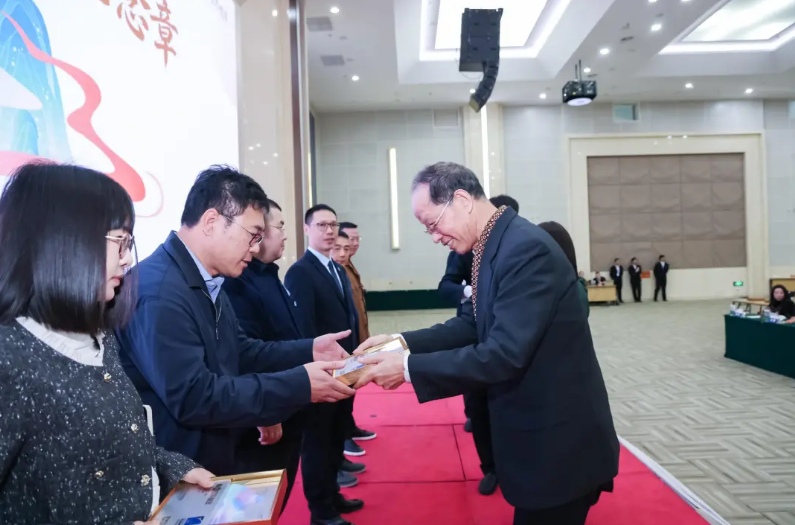 PSL·巴黎九大高级工商管理博士项目2025级开学典礼暨百位博士校友庆典在京举行