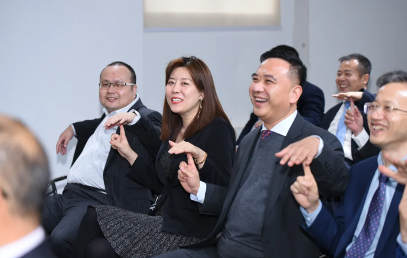 对话杨虎 | 在认知的“无人区”掌灯：AI时代的制造业突围与企业家终身修行