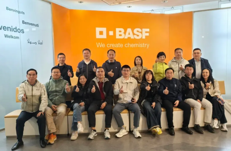 对话杨虎 | 在认知的“无人区”掌灯：AI时代的制造业突围与企业家终身修行