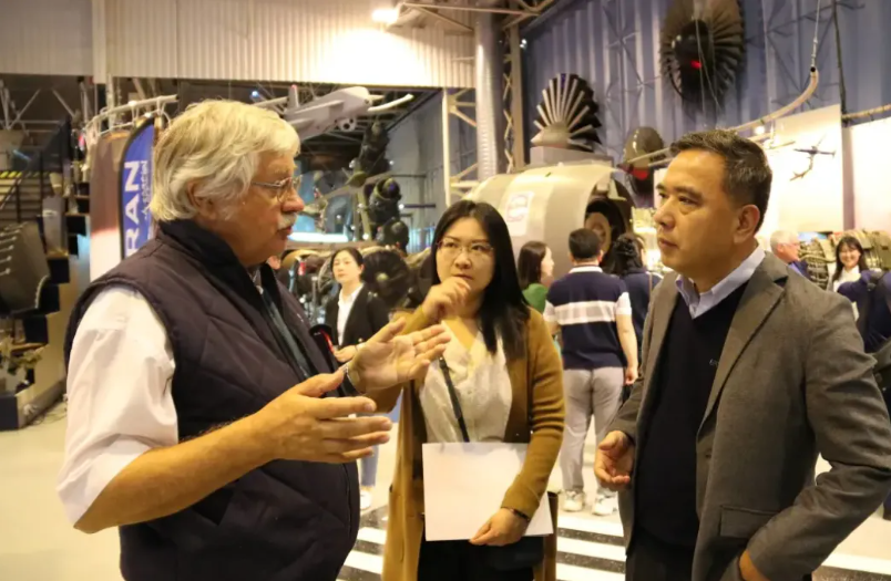 对话杨虎 | 在认知的“无人区”掌灯：AI时代的制造业突围与企业家终身修行